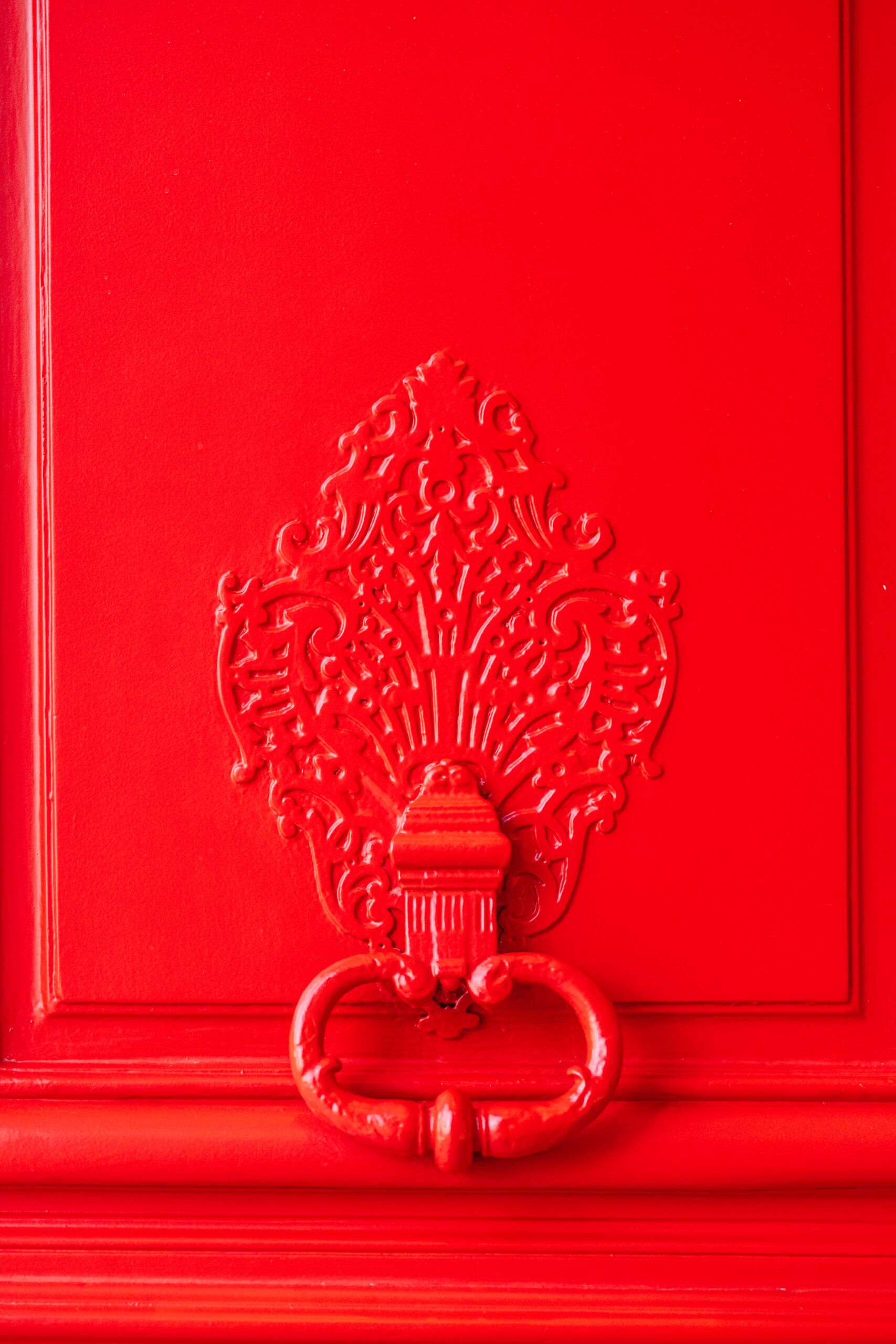 Maison Baccarat Paris Red. Doors in Paris. Baccarat Museum.