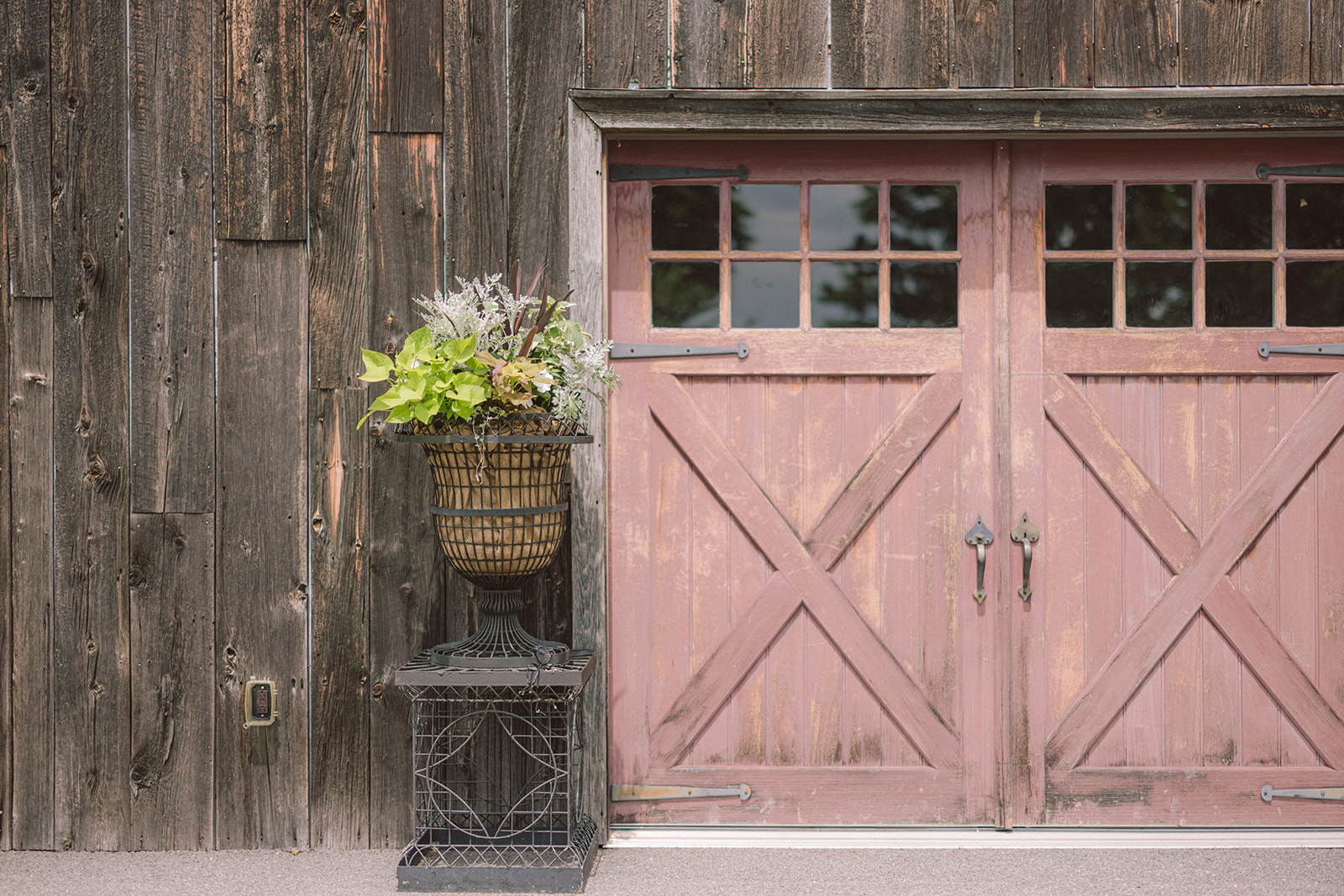 LionRock Farm Grey Barn Wedding Photo Location
