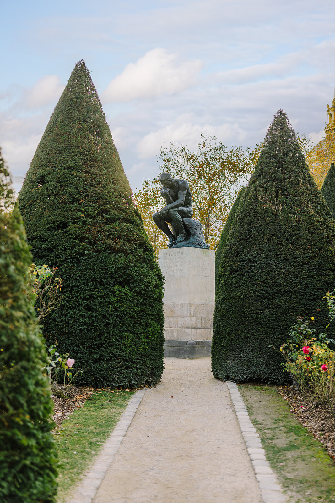 the thinker sculpture at the paris musee rodin