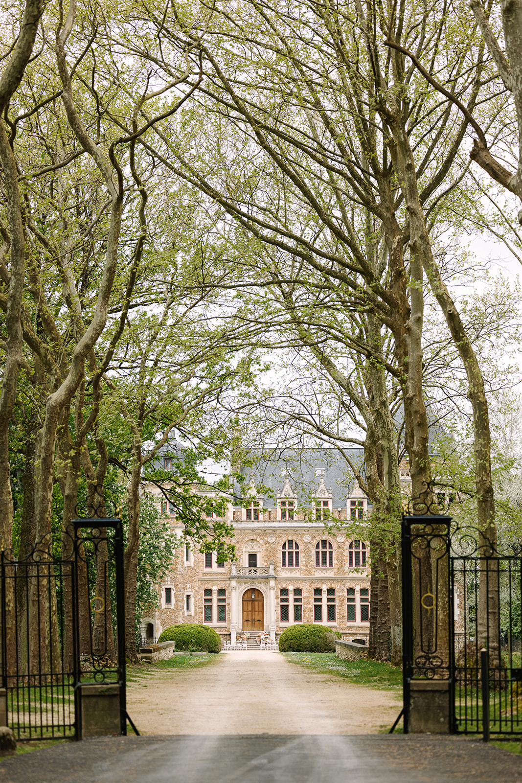 gate entrance to Château de Méridon, Paris wedding location